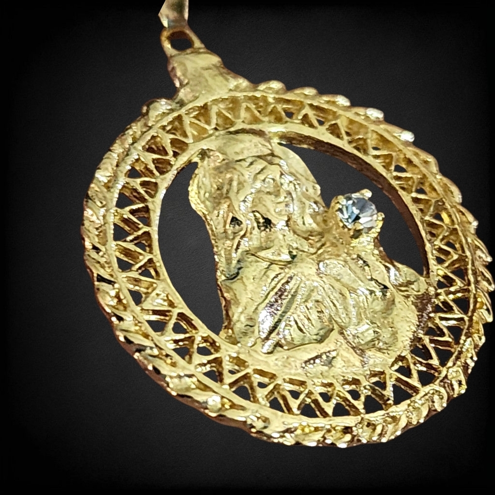 18K Gold Filled Blessed Mother On 20in Figaro Chain - Picture 3 of 7